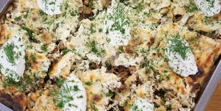 650 gr varza murata 150 gr orez cu bob rotund 500 gr carne tocata de porc (mai grasa) 100 gr carnati afumati 100 gr bacon (cu multa grasime) 2 catei usturoi 1 ceapa mare 400 ml smantana 1/2 lingurita marar uscat 1 lingurita cimbru uscat 1 lingurita piper negru macinat 2 lingurite. Varza A La Cluj Sau Varza Pe Straturi Reteta Gatita De Marius Tudosiei