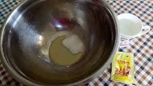 Tekstur dalaman donat gebu ini lembut dan spongy namun garing di luar, kekal lembut walaupun sudah sejuk. Resepi Donut Tanpa Uli Tapi Lembut Sampai Ke Pagi