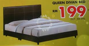 İşlediği vahşi cinayetlere rağmen eğitimli, yakışıklı ve kibar bir genç adam. Katil Queen Size Murah Pagar Rumah