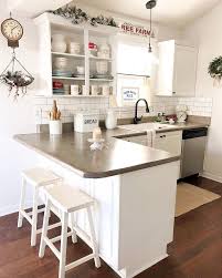 Christmas Farmhouse Kitchen Decor Ideas By Sierra From Chelseawoodcottage Blog Antique Can Breakfast Bar Kitchen Kitchen Design Farmhouse Kitchen Countertops