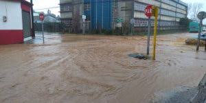 La previsión de precipitaciones continúa para las próximas. Fuertes Lluvias Provocan Derrumbe De Cerro Y Calles Anegadas En Penco