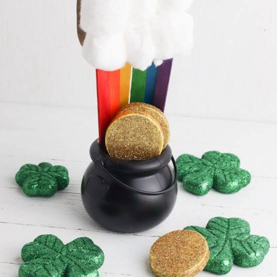 DIY Pot O' Gold Craft | Easy St. Patrick's Day Craft - {Not Quite} Susie  Homemaker