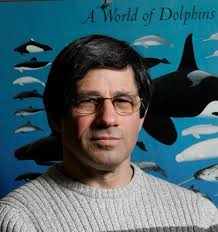 Vì sao vịt con thường bơi thành hàng nối đuôi sau vịt mẹ?