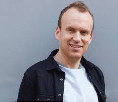 Matt Haig. Tuottelias ja monipuolinen kirjailija. Tutustu täällä.
