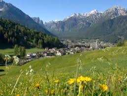 Entrate nel vostro accogliente appartamento a dobbiaco con una splendida vista sulle dolomiti, tra cui la croda dei baranci, il monte serla e la rocca dei baranci, ma anche su dobbiaco e la valle di landro. Alberghi Dobbiaco Hotel Dobbiaco E Altri Alloggi Per Le Vostre Vacanze