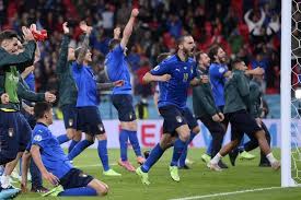 L'angleterre, jamais sacrée en championnat d'europe, et la sélection danoise, grande surprise de ce tournoi, s'affrontent ce soir à wembley pour une place en finale face à l'italie. 3c2o5svmothy M