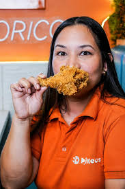 Delicioso es nuestro pollo Broaster 🍗 y nuestras papas 🍟 . Hacemos envíos  en Guayaquil al domicilio 🛵