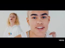 EDWIN DYEING HIS HAIR X PRETTYMUCH