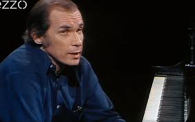 Gould recorded works by Scandinavian composers like Grieg and Sibelius. He  also performed the music of the reclusive and eccentric Norwegian atonalist  Olav Fartein Valen who developed a polyphony similar to Bach's