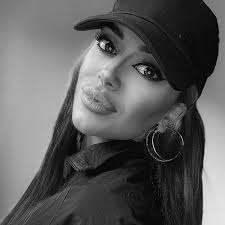 New one called 'Wildest Dreams' 💭 Sang it for the first time last night in  Providence, but what do we think 🤍