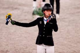 She represented her country at the 2016 summer olympics , where she won the silver medal in the team eventing. 8pc6ihqicntnim