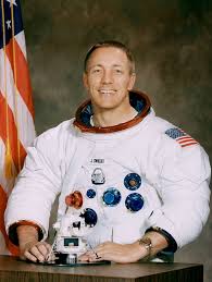 It's like the trivia that plays before the movie starts at the theater, but waaaaaaay longer. Apollo 13 Trivia Week 2