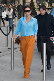 Victoria beckham, nata victoria caroline adams, nota anche con lo pseudonimo di posh spice (harlow, 17 aprile 1974), è una stilista, cantante e modella britannica. Victoria Beckham S Style The Designer Makes The Case For Blue And Orange Color Combo Allure