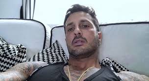 Il tribunale di sorveglianza di milano ha, infatti, concesso all'ex re dei paparazzi la detenzione domiciliare, accogliendo la richiesta dei suoi legali. Fabrizio Corona Puo Tornare A Lavorare E A Usare I Social Lui Su Instagram Da Oggi