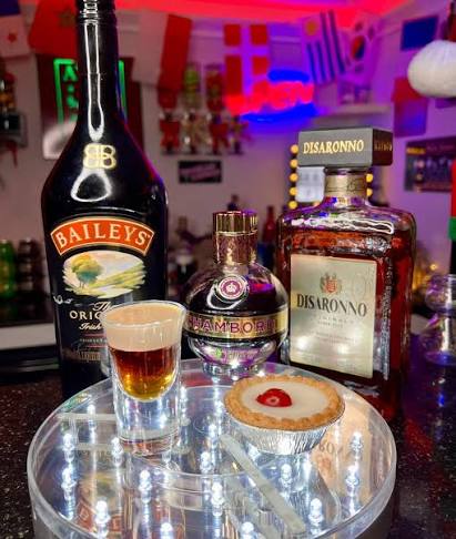 Bakewell Tart Shot 🧁🍒