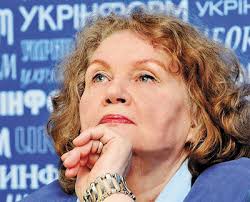 Скорочено біографія ліни костенко відомої української письменниці та поетеси розповість про її життя і творчість. Sogodni Svoye 86 Richchya Vidznachaye Lina Kostenko Foto Persha Elektronna Gazeta
