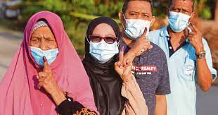 .can still vote, but you must be registered as a voter in the electoral roll, which is a list maintained by the election authorities of all the voters in a to include your name and register yourself as a voter in the electoral roll of your constituency, you will have to fill form 6. 4 2mil Malaysians Yet To Register As Voters