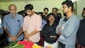 After attending it and coming back to his home, the actor had taken to his instagram handle and had revealed in his long note, how heartbreaking and painful it was to see sushant's father, kk singh rajput having to light the fire of his 34. Tamil Comedian Vivek Son Dead Actor Vijay Youtube