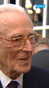 Retoure-Automat am Tegernsee sorgt für Nervenkitzel Bisher kannten wir  Mystery-Automaten mit den unzustellbaren Postpäckchen nur von TikTok. Ein  Hype,...