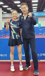 15세의 나이에 태극마크를 달았던 유남규 여자대표팀 감독, 이에리사 전 태릉선수촌장의 기록을 갈아치운 것이다. Ppjlduji873t M