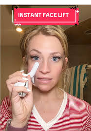 Sandy Noblitt's Instagram, Twitter & Facebook