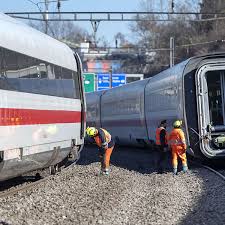 Ein feuer im zug sein, eine in einer. Zeuge Entgleister Ice 373 Ignorierte Notbremse Und Stoppte Gerade Noch Rechtzeitig Panorama