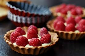 Tarte Aux Framboises A La Creme Patissiere Dans La Cuisine D Audinette En 2020 Tarte Framboise Patissiere Tarte Creme Patissiere