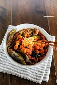 Masakan korea terdiri dari berbagai jenis berikut ini daftar / katalog resep masakan korea yang tersedia di sini. Coba Buat Jjampong Yuk Mie Seafood Pedas Khas Korea Selatan