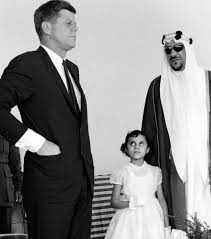 ليس غريبًا على والدنا الملك سلمان بن عبدالعزيز حفظه الله لنا واطال الله في عمره ، سبق وان قالها سابقاً والان يؤكد موقفه. Ø¹Ù€ Ø¨Ù€ ÙŠÙ€ Ø± Ø§ Ù„Ù€ Ù…Ù€ Ø§ Ø¶Ù€ ÙŠ On Twitter Ø§Ù„Ø·ÙÙ„Ø© Ø§Ù„Ø£Ù…ÙŠØ±Ø© Ø¯Ù„Ø§Ù„ Ø¨Ù†Øª Ø³Ø¹ÙˆØ¯ Ø¨Ù† Ø¹Ø¨Ø¯ Ø§Ù„Ø¹Ø²ÙŠØ² ØªØ²ÙˆØ¬Øª Ø§Ù„Ø£Ù…ÙŠØ± Ø§Ù„ÙˆÙ„ÙŠØ¯ Ø¨Ù† Ø·Ù„Ø§Ù„ ÙˆØ£Ù†Ø¬Ø¨Øª Ø±ÙŠÙ… ÙˆØ®Ø§Ù„Ø¯ Ù…Ø¹ ÙˆØ§Ù„Ø¯Ù‡Ø§