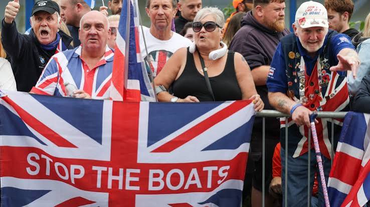 The British Public Thinks Immigration Is Up. It's Actually Down, Sharply. - The New York Times