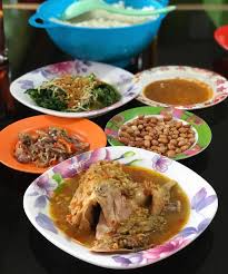 Terlihat menu makanan itu tidak seperti menu di warung makan lainnya. 6 Tempat Makan Ayam Betutu Di Bali Untuk Sensasi Makan Pedas Yang Nikmat