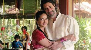 Candid family pictures of the actress. In Pics Sunny Leone And Family Look Beautiful In Kerala S Traditional Wear Malayalam News Indiaglitz Com