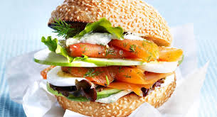10 Recettes De Burgers Impressionnants Recette Recette Saumon Fume Recette Burger