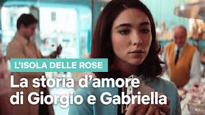 La storia d’amore dell’Isola delle Rose tra Elio Germano e Matilda De  Angelis