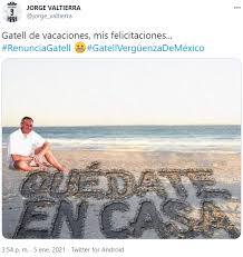 Días después le tomaron una foto abordando un avión, sin la mascarilla. Rebeca Peralta Quien Es La Supuesta Novia De Hugo Lopez Gatell