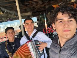 Adrian Holguin (@adrianholguingarcia) • Instagram photos and videos