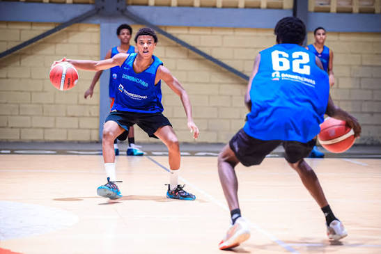 🏀 ¡Arrancó el baloncesto 16U! Manhattan y New Jersey comenzaron con victorias su participación en los II Juegos Deportivos Juan Pablo Duarte. 🔥 Manhattan 74-58 Queens, con 26 puntos y 3 donqueos