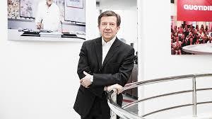 Alors que canal + veut rendre ses deux affiches hebdomadaires et que la ligue s'apprête à relancer un appel d'offres suite à la défection de mediapro, m6 et tf1 proposent de diffuser gratuitement la ligue 1 en attendant l'appel. France Televisions M6 Tf1 Launch Subscription Based Vod Service Variety