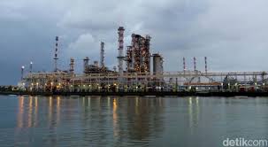 Meskipun terjadi kebakaran, pertamina memastikan pasokan. Foto Ini Lho Kilang Bbm Terbesar Di Indonesia