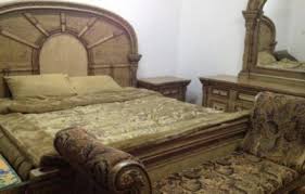 تفسير حلم رؤية الأثاث القديم في المنام