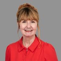 Julia Hills's Instagram, Twitter & Facebook