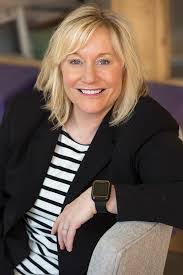 Lisa Geyer's Instagram, Twitter & Facebook