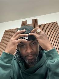 My biggest bug bear of being a Dj are these bleeding love letters!! Why do  they have to be out infront of us? They bleach the dancefloor and light the  room up