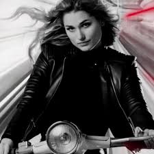 Meneghel in an advertising campaign for the arezzo shoes and handbags brand. Datei Arezzo Inverno 2019 Com Sasha Meneghel 05 Jpg Wikipedia