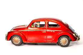 Vintage Battery Operated 1960 S Volkswagen Beetle 2 Door Sedan With Driver Bandai Pinturas En Lienzo Coches Lienzos