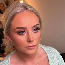 Sophie Hewitson's Instagram, Twitter & Facebook