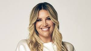 Tracie Crowe's Instagram, Twitter & Facebook