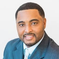 Las Plumas' Lamar Collins says seeing community support kids is 'what I  love'