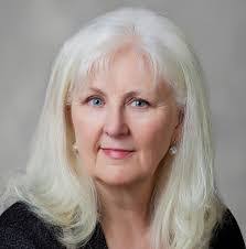 Amanda Moen's Instagram, Twitter & Facebook