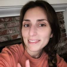 Idania Reyes's Instagram, Twitter & Facebook